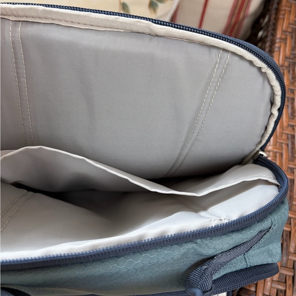 High Sierra + Life is Good Backpack - Picture 13 of 15